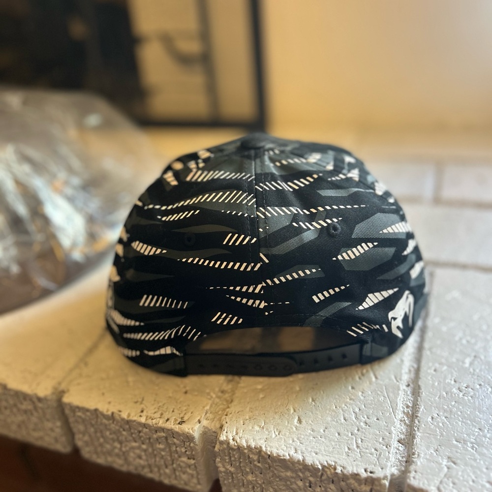 UFC Black and White Graphic Snapback - Picture 2 of 4
